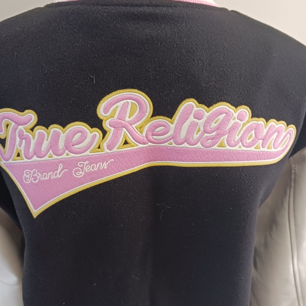 True Religion - Picture 5 of 8